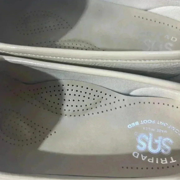 SAS METRO BEIGE PATENT LEATHER FLATS WOMEN'S SHOES SLIP-ON  CADUAL SIZE 9 1/5 - Picture 5 of 11